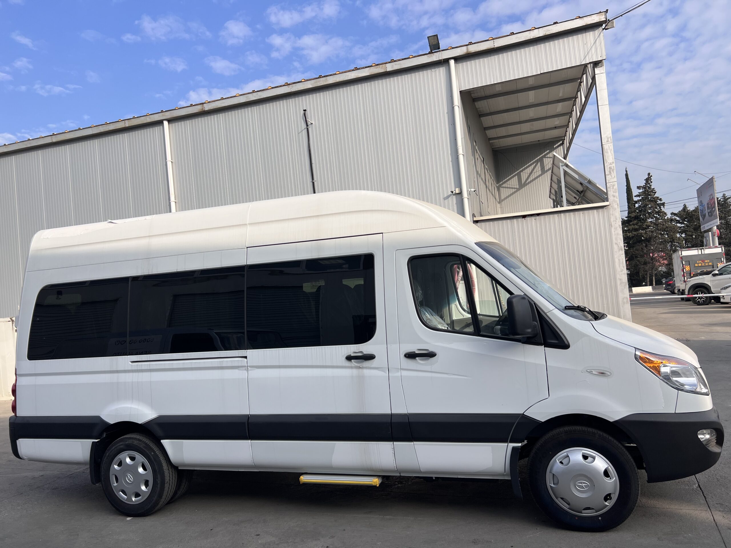JAC SUNRAY 17+1 SEATS